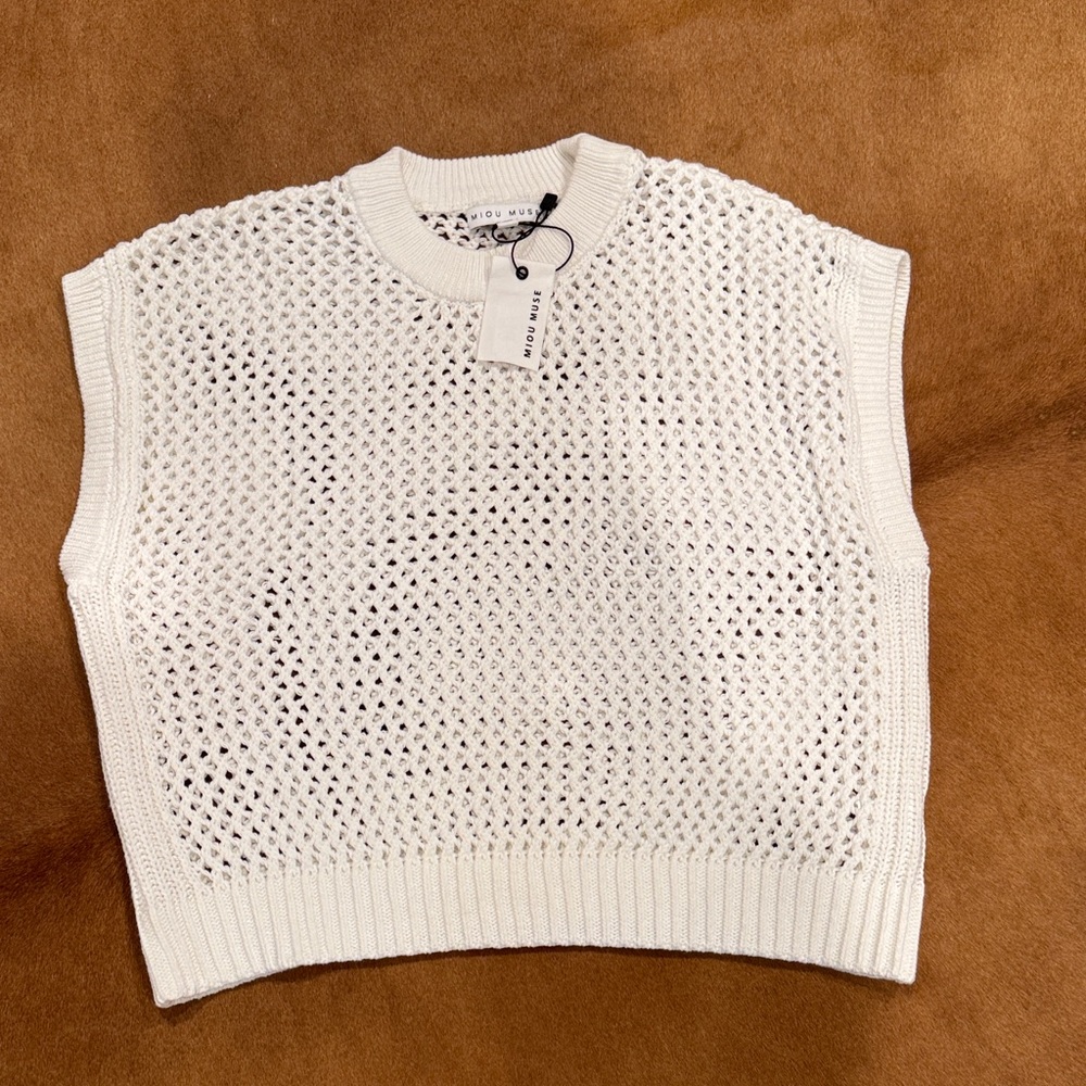 Super cute cropped sweater.